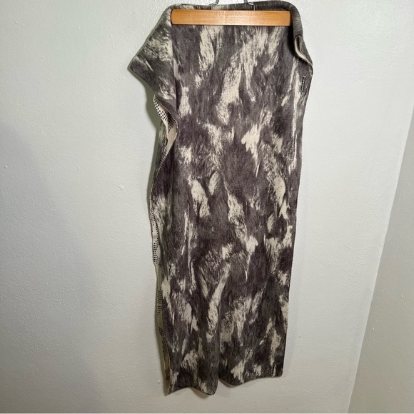 MICHAEL Michael Kors Infinity Scarf Cream Gray Geometric - Picture 5 of 10